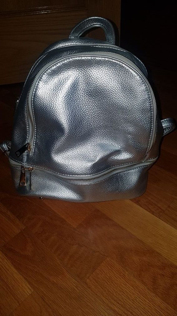 Mochila mujer plata