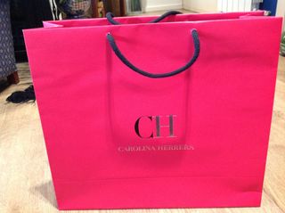 BOLSA REGALO SHOPPING BAG DE CAROLINA HERRERA de segunda mano por 9 EUR en  Barcelona en WALLAPOP