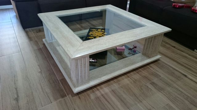 mesa de mármol, con cristales de 1,10|x1,10 y 42cm