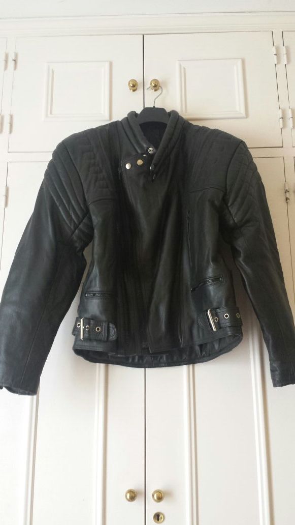 CAZADORA MOTORISTA DE PIEL