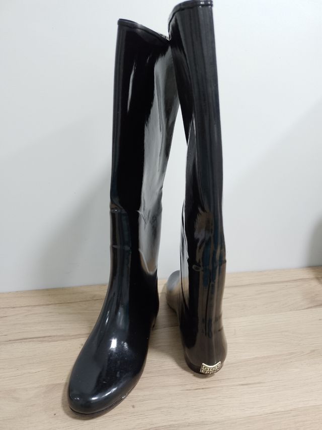 Botas de agua marca Gioseppo