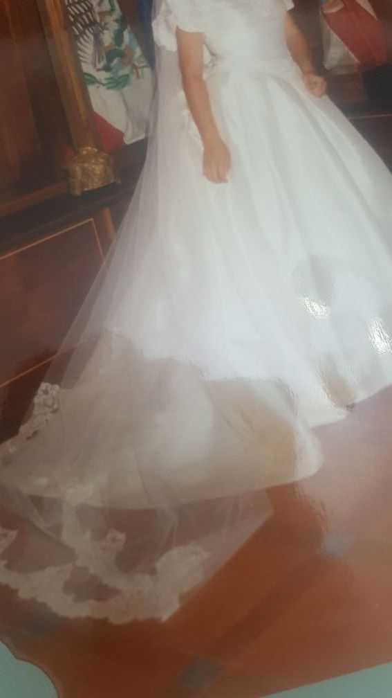 Traje de novia y velo con blondas