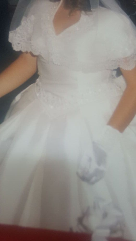 Traje de novia y velo con blondas