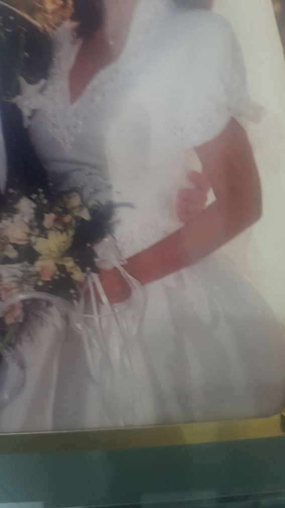 Traje de novia y velo con blondas