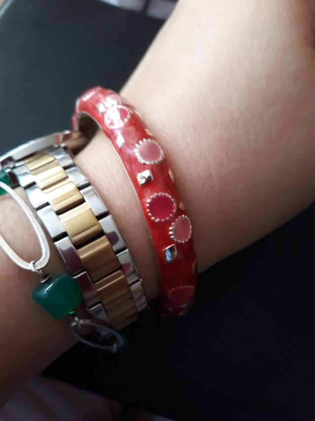 Pulsera esmaltada.