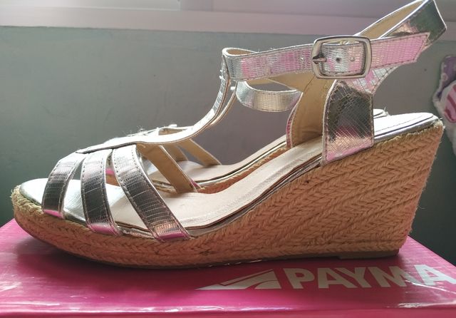 Zapatos de cuñas. /Talla 40/