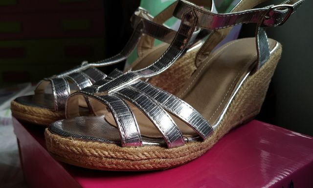 Zapatos de cuñas. /Talla 40/