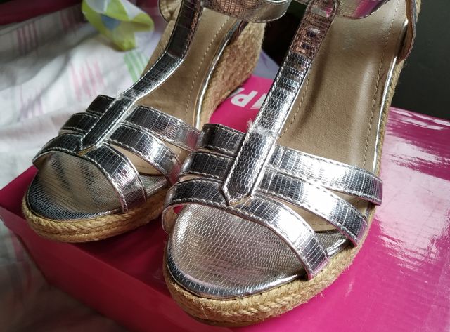 Zapatos de cuñas. /Talla 40/