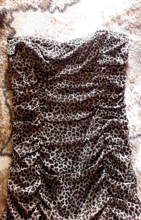 Vestido ajustado animal print.
