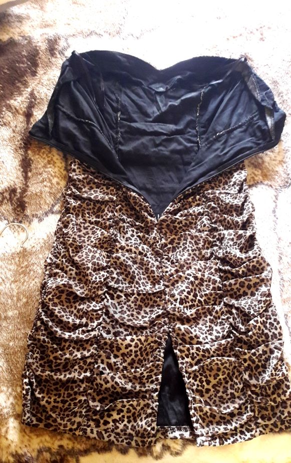 Vestido ajustado animal print.