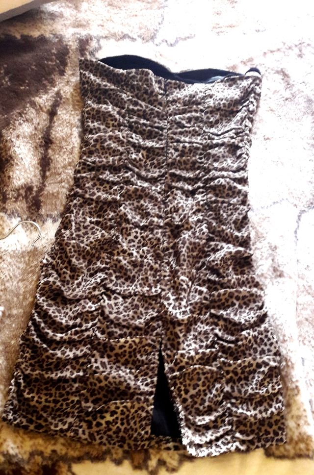 Vestido ajustado animal print.