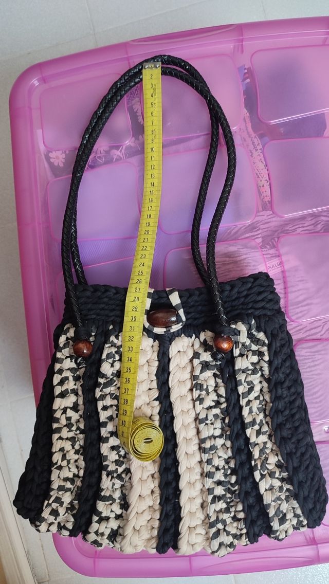 Bolso de trapillo, hecho a mano con asas de cuero