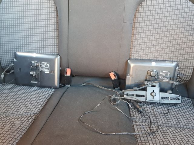 2 pantallas portátiles