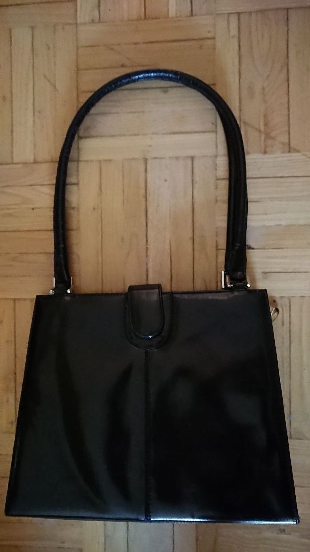 BOLSO DE PIEL NEGRO