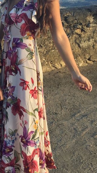 Vestido flores Uterque de segunda mano por 200 EUR en Madrid en WALLAPOP