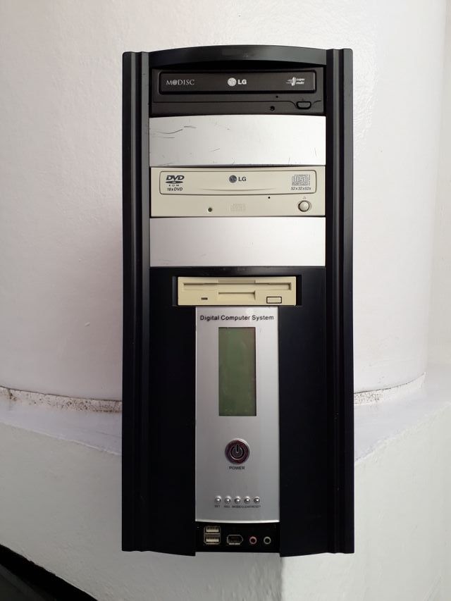 Ordenador Monitor Escáner y Impresora