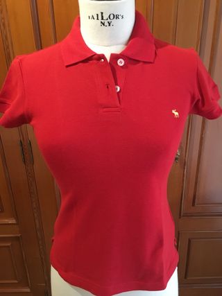 Polo Abercrombie mujer rojo de segunda mano por 25 EUR en Vigo en WALLAPOP