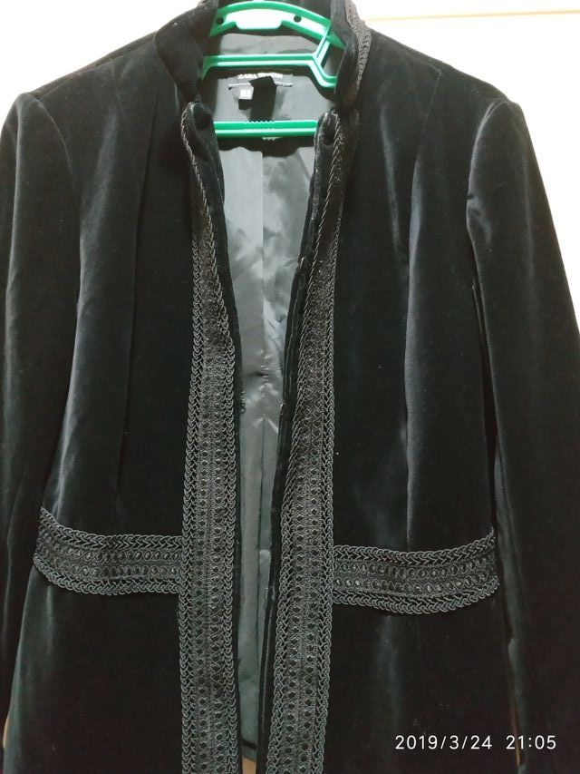 Americana de terciopelo negra