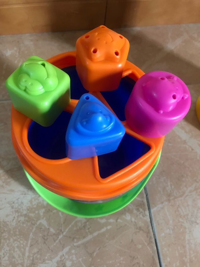 Juego infantil cubos apilables y encajables