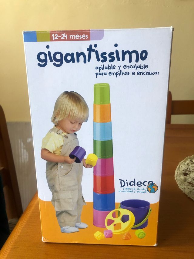Juego infantil cubos apilables y encajables