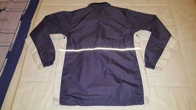 Nike Sports Wear. Cortavientos talla M