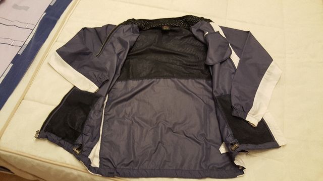 Nike Sports Wear. Cortavientos talla M