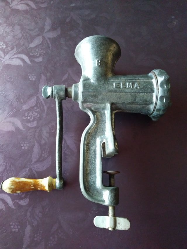 TRITURADORA DE CARNE ELMA 8 antigua