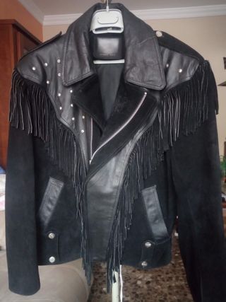 Cazadora piel vuelta\\/cuero XL (tachuelas y flecos) de segunda mano por 80  EUR en Motril en WALLAPOP