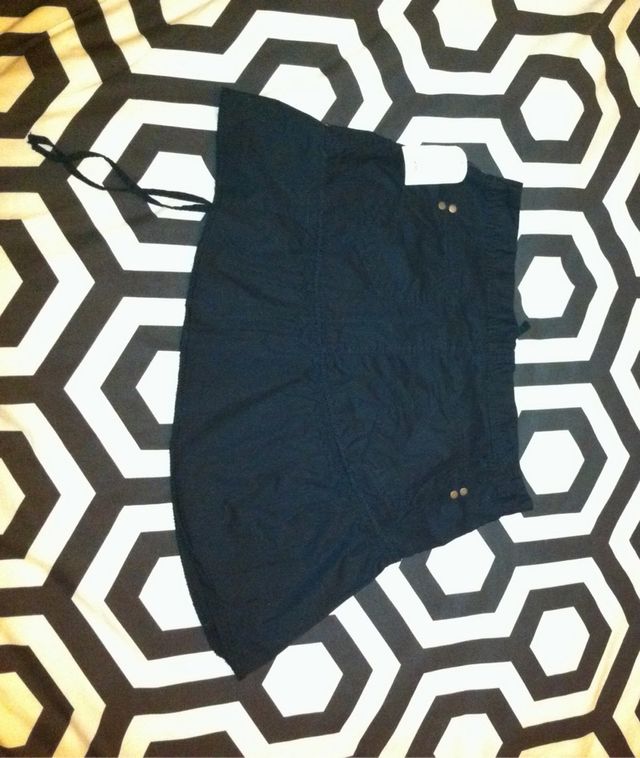 A ESTRENAR!!Falda negra,fruncida;talla 34.