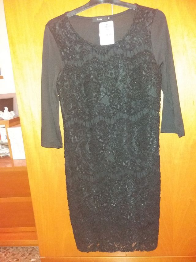 Vestido negro blonda