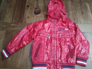 Cristalería de segunda mano por 40 € en Mangiron en WALLAPOP Abrigo Desigual niña de segunda mano por 20 € en Mangiron en