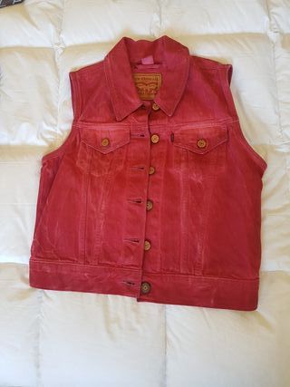 Chaleco Levis S mujer de segunda mano por 40 EUR en Getafe en WALLAPOP