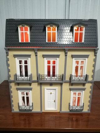 casa de muñecas con luz