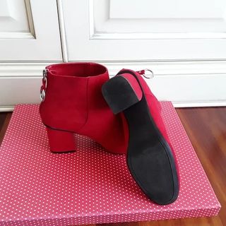 Botines rojos Bershka 38 de segunda mano por 25 EUR en Barakaldo en WALLAPOP
