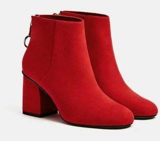 Botines rojos Bershka 38 de segunda mano por 25 EUR en Barakaldo en WALLAPOP