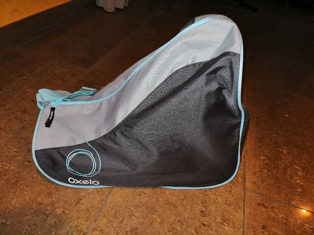 Patines de niño y bolsa para guardar