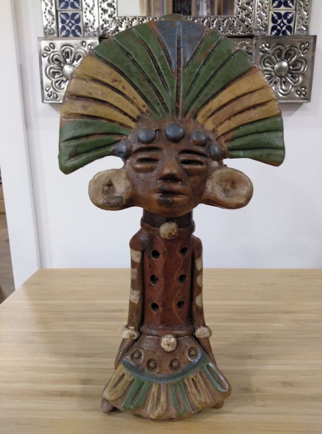 Figure azteche in ceramica.