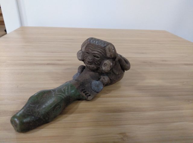 Figure azteche in ceramica.