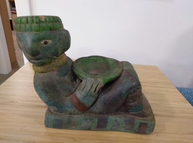 Figure azteche in ceramica.