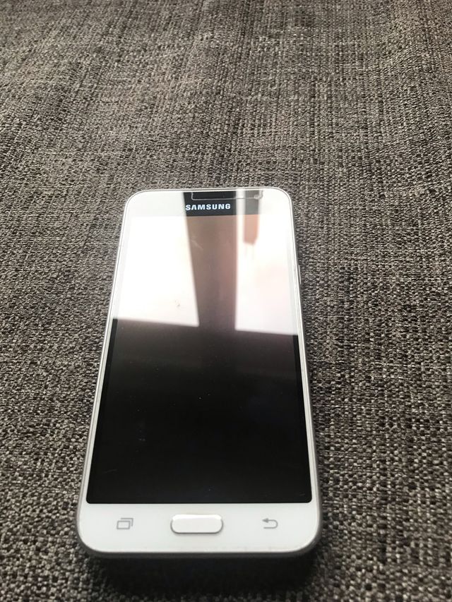 Móvil Samsung J3. Urge
