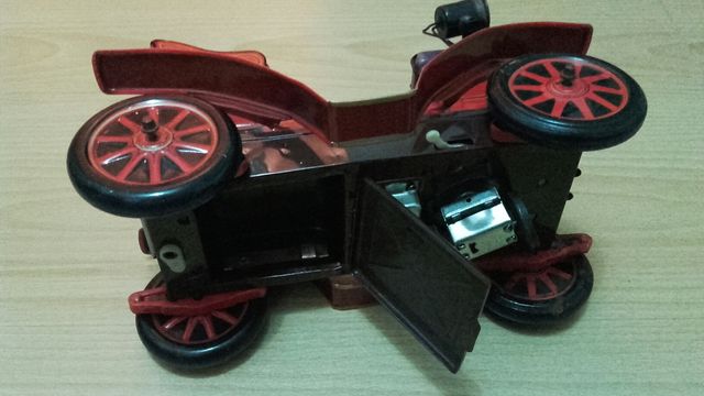 Juguete COCHE ANTIGUO JAPONES