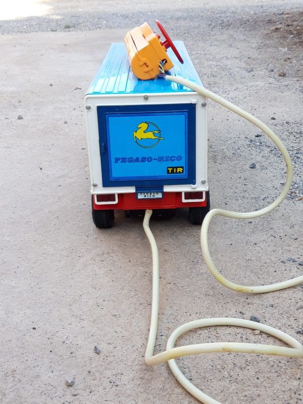 camión de juguete pegaso 4 ejes
