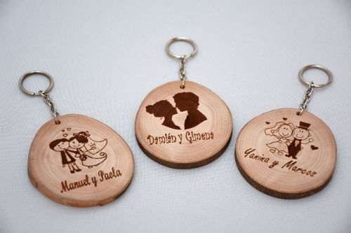 Llaveros en madera personalizados