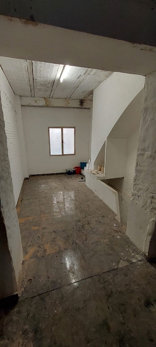 URGE VENTA. Especial para adosado en pleno centro.