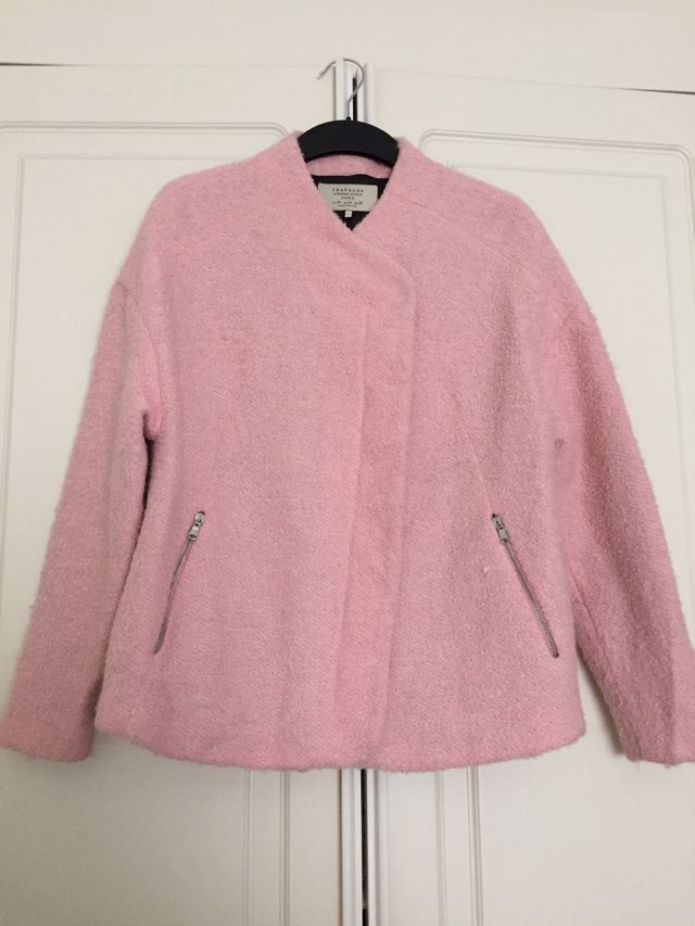 Chaqueton rosa efecto rizado t-M Zara