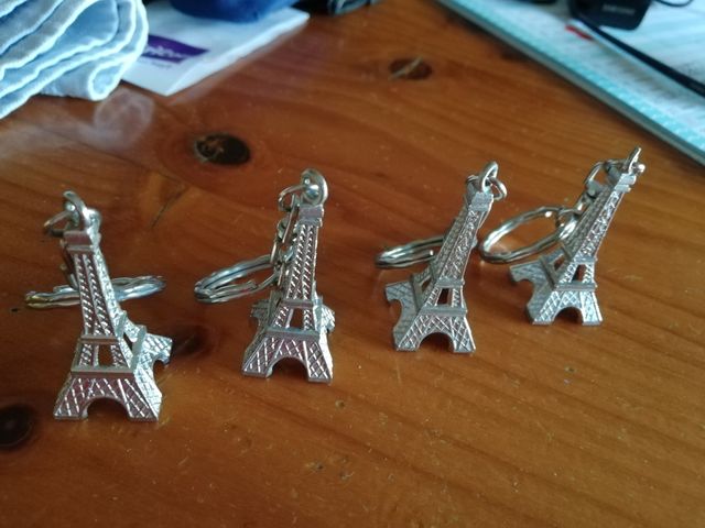 llaveros torre eiffel