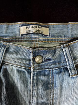 Tejanos hombre Pull\u0026amp;Bear, talla 42. Un solo uso. de segunda mano por 20  EUR en Vilanova i la Geltrú en WALLAPOP