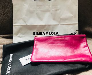 Clutch o bolso de mano Bimba y Lola piel nuevo de segunda mano por 55 EUR  en Huelva en WALLAPOP