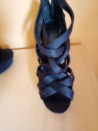 Sandalias tacón alto azul marino de segunda mano por 12 EUR en A Coruña en  WALLAPOP