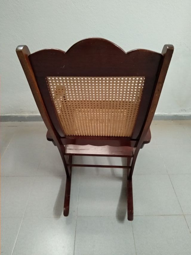 Mecedora de madera maciza de Caoba de segunda mano por 99 € en Los
